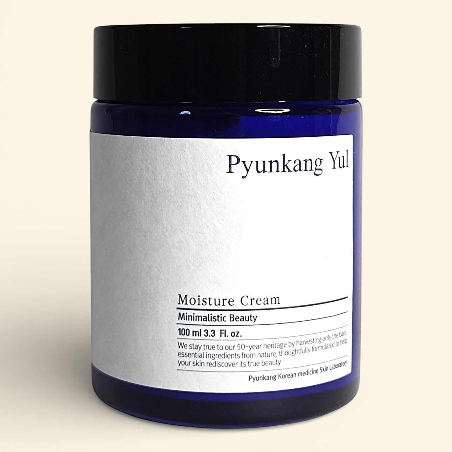 Die minimalistische Pyunkang Yul Moisture Cream – entdecke dieses intensiv pflegende K-Beauty Highlight in der Korea Erlebnisbox von Oversea Crate für deine entspannende Auszeit.