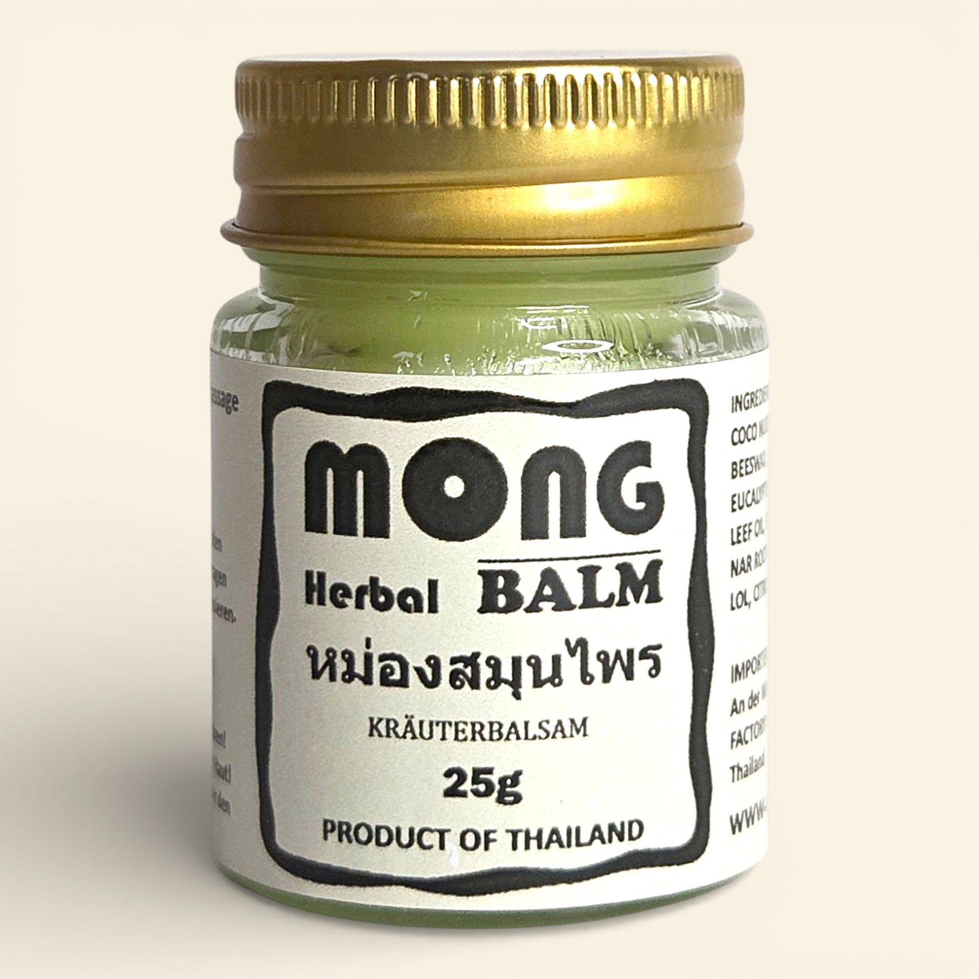 Ein geschlossenes Glas mit traditionellem thailändischem Kräuterbalsam (Mong Herbal Balm) für entspannende Massagen – entdecke dieses wohltuende Wellness-Highlight in der Thailand Erlebnisbox von Oversea Crate.