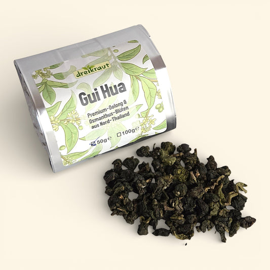 Hochwertiger Gui Hua Premium-Oolong mit duftenden Osmanthus-Blüten aus Nord-Thailand – entdecke diesen aromatischen Tee-Genuss in der Thailand Erlebnisbox von Oversea Crate für deine entspannte Auszeit.